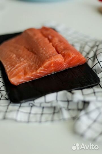 Красная рыба солёная (лосось)