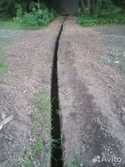 Копка траншей траншеекопателем