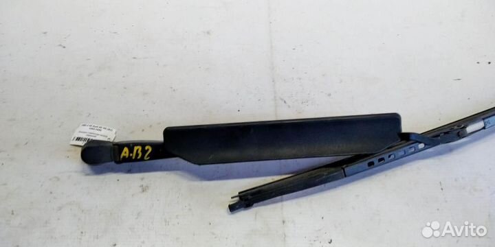 Поводок стеклоочистителя переднего Audi 90 В2 85