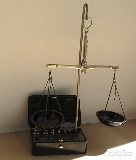 Кадрирующая рамка и весы