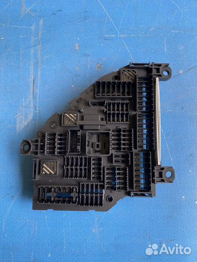 Блок предохранителей багажника на BMW F10