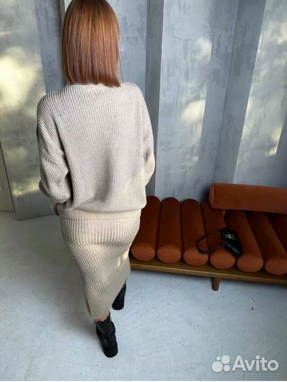 Трикотажный костюм женский с юбкой 42