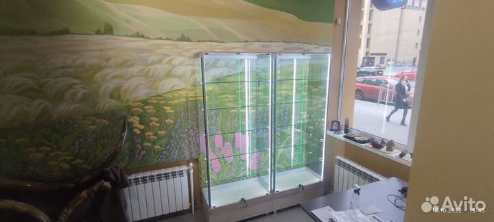 Торговое оборудование, витрины, мебель