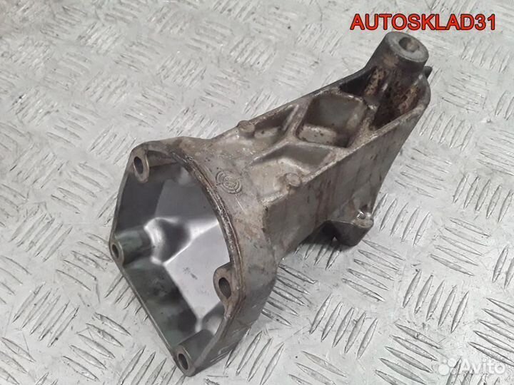 Кронштейн двигателя левый Mercedes W211 2.2 646