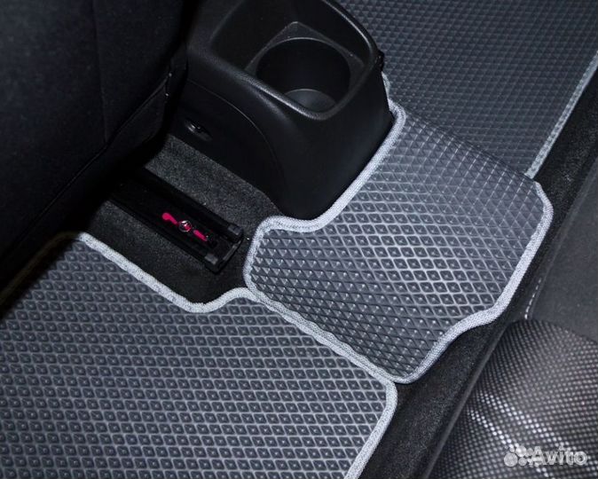 Новые коврики в салон Toyota RAV 4 EVA