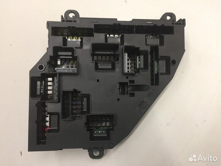 Блок предохранителей салонный задний (BMW X3)