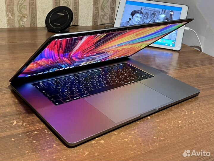 MacBook Pro 15-Inch 2019 /i7/16/256