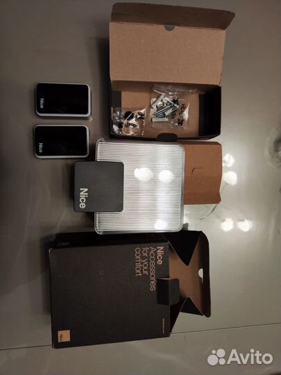 Фотоэлементы Nice medium EPM и лампа elac Nice