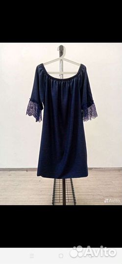 Платье с открытыми плечами