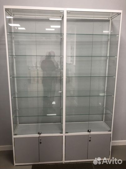 Шкаф стеклянный