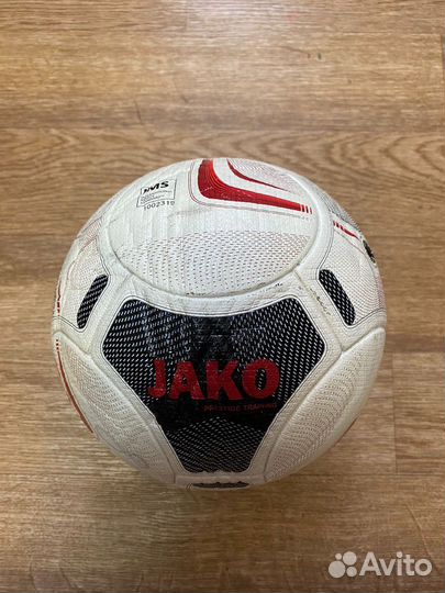 Профессиональные мячи: Jako, Nike strike
