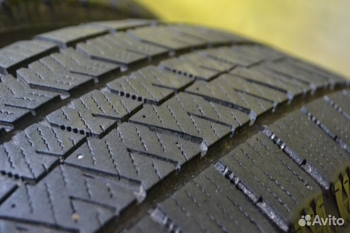 Bridgestone Blizzak VRX2 205/60 R16