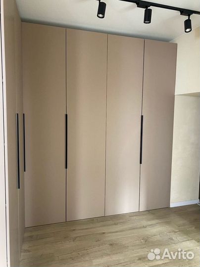 Черный шкаф