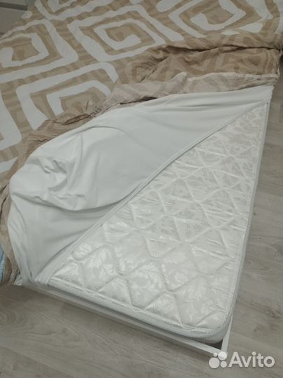 Кровать двухспальная с матрасом бу 140 200