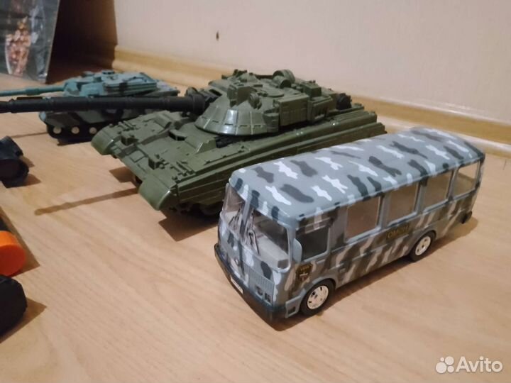 Боевая техника, автоматы