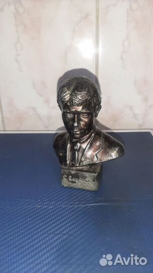 Сергея Есенина бюст