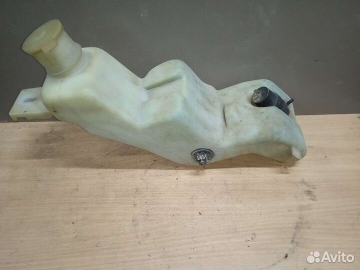 Расширительный бачок с мотором bmw 5 E34 бмв 5 E34