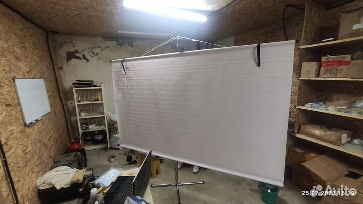 Экран для проектора на штативе 250*150см