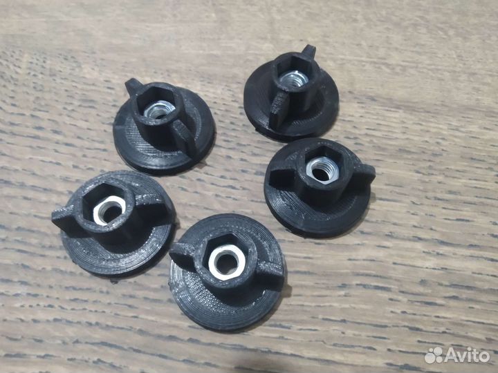 Avensis 2 t25 Фиксатор гайка крышки акб 587730505