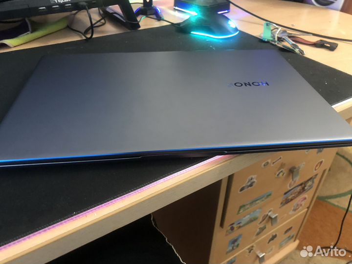 Продам абсолютно новый ноутбук Honor MagicBook