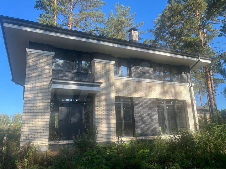 Коттедж 161 м² на участке 12 сот.