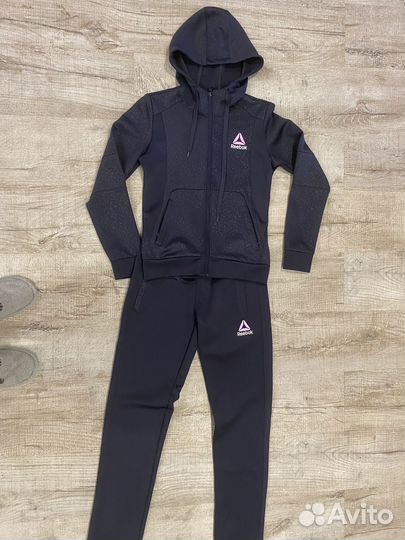 Спортивный костюм reebok женский 42-44