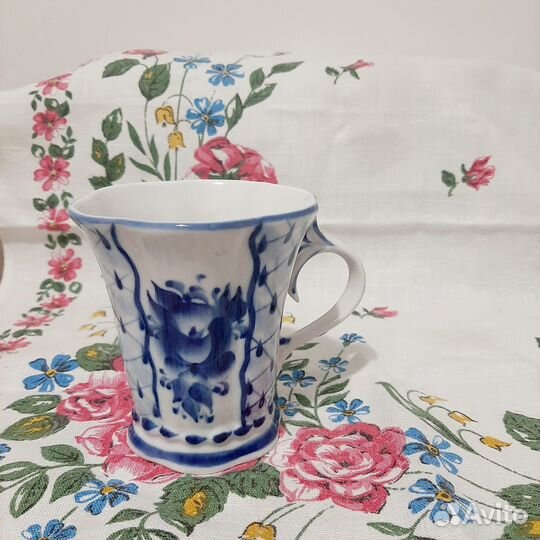 Бокал высокий, кружка с подписью художника