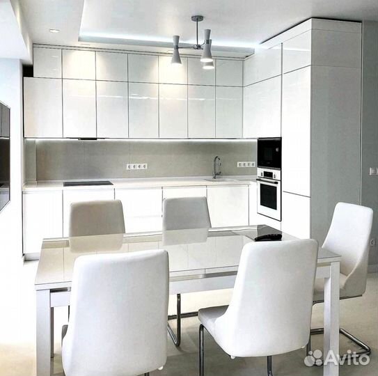 Кухонный гарнитур в стиле хай тек