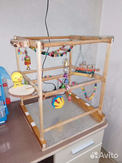 Клетка и игровая площадка для попугая