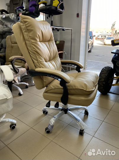 Офисное кресло руководителя