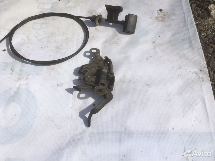 Трос капота, замок капота Nissan primera p10