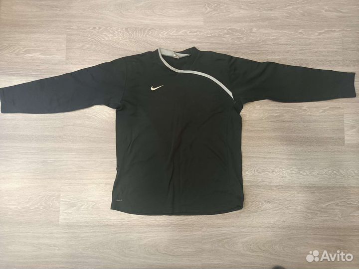 Вратарские перчатки и вратарская форма