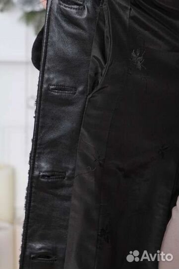 Шуба из мутона с капюшоном, отделка чернобурка