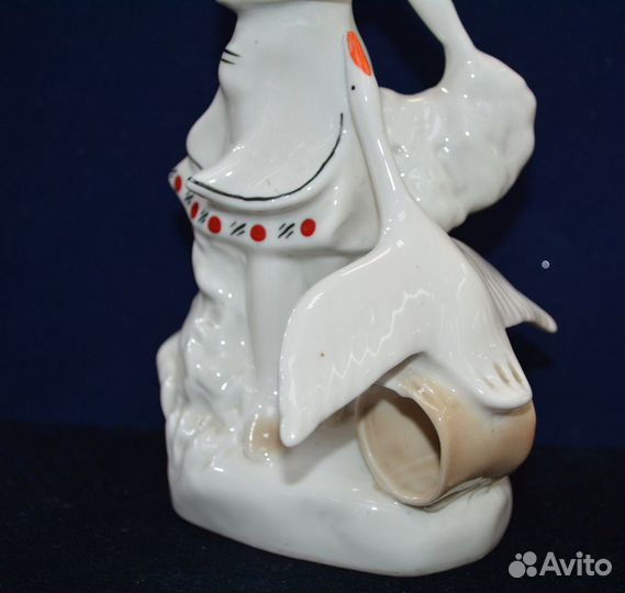 Фарфоровая статуэтка - Птичница, Сысерть