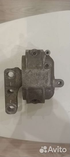 Опоры двигателя volkswagen Jetta 5