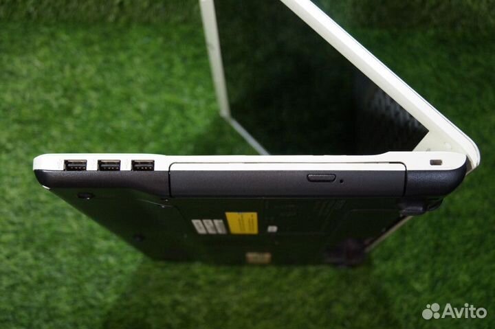 Белый sony vaio для офиса и учёбы