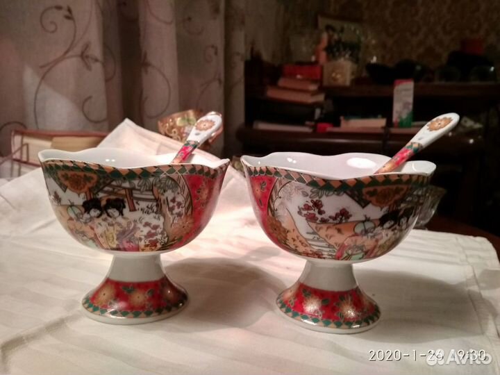 Две креманки с ложечками