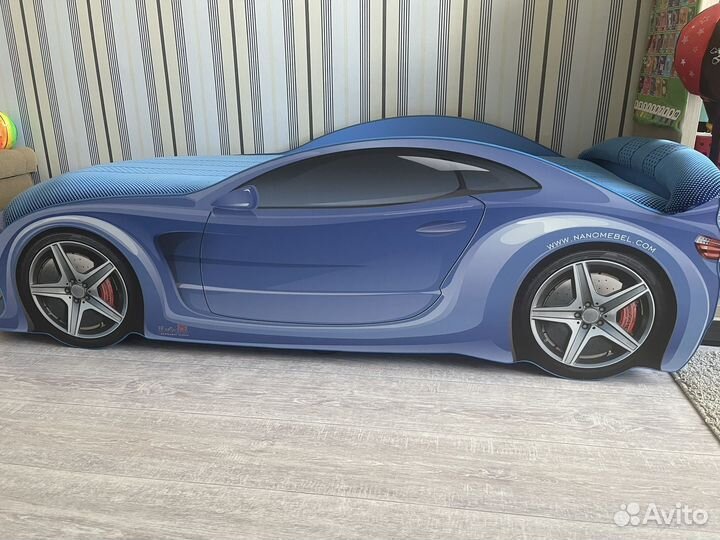 Детская кровать машина