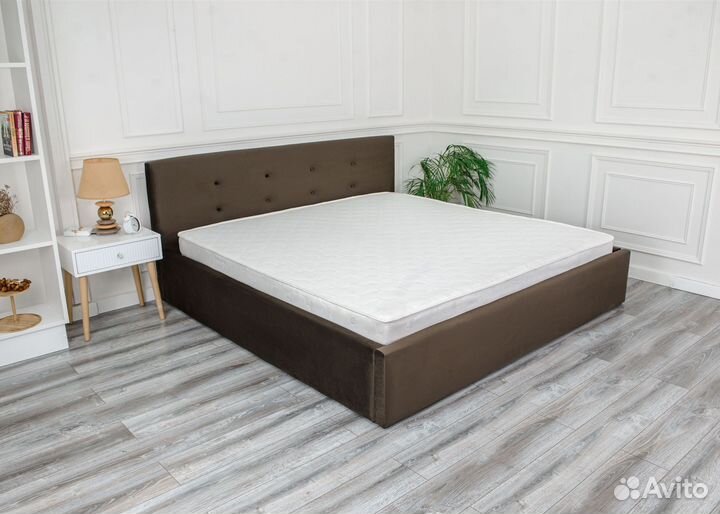 Кровать с матрасом