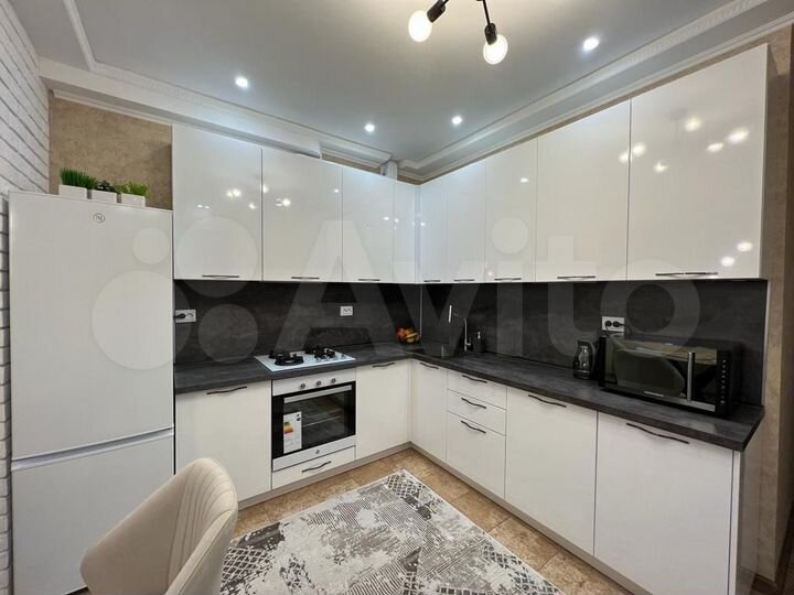 Доля в 2-к. квартире, 70 м², 5/5 эт.