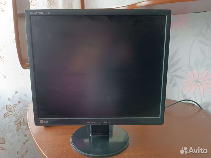 Монитор LG flatron L1942S