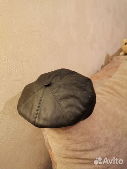 Кепка кожаная женская