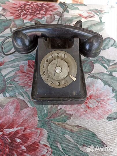 Старинный телефон VEF