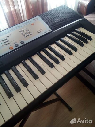 Синтезатор yamaha PSR - R 200