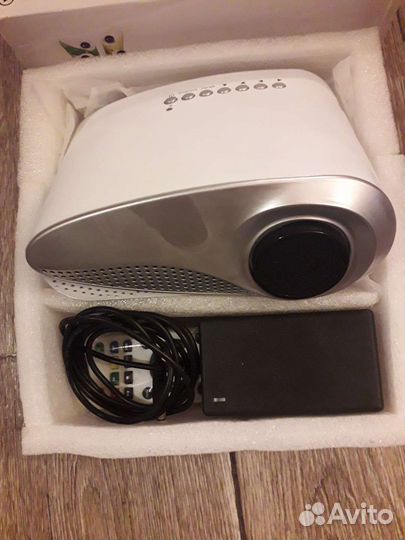 Мини проектор 802,новый