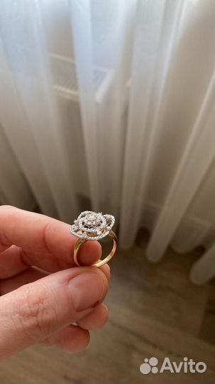 Золотое кольцо с бриллиантами