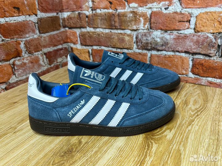 Кроссовки adidas spezial