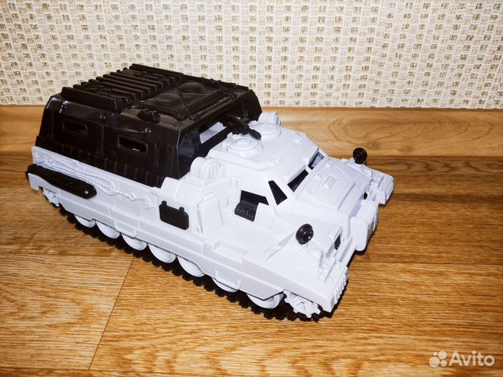 Большой танк,вездеход,игрушки,военная техника