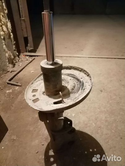 Амортизатор передней стойки