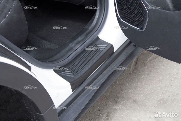 Накладки на внутренние пороги дверей Geely Coolray